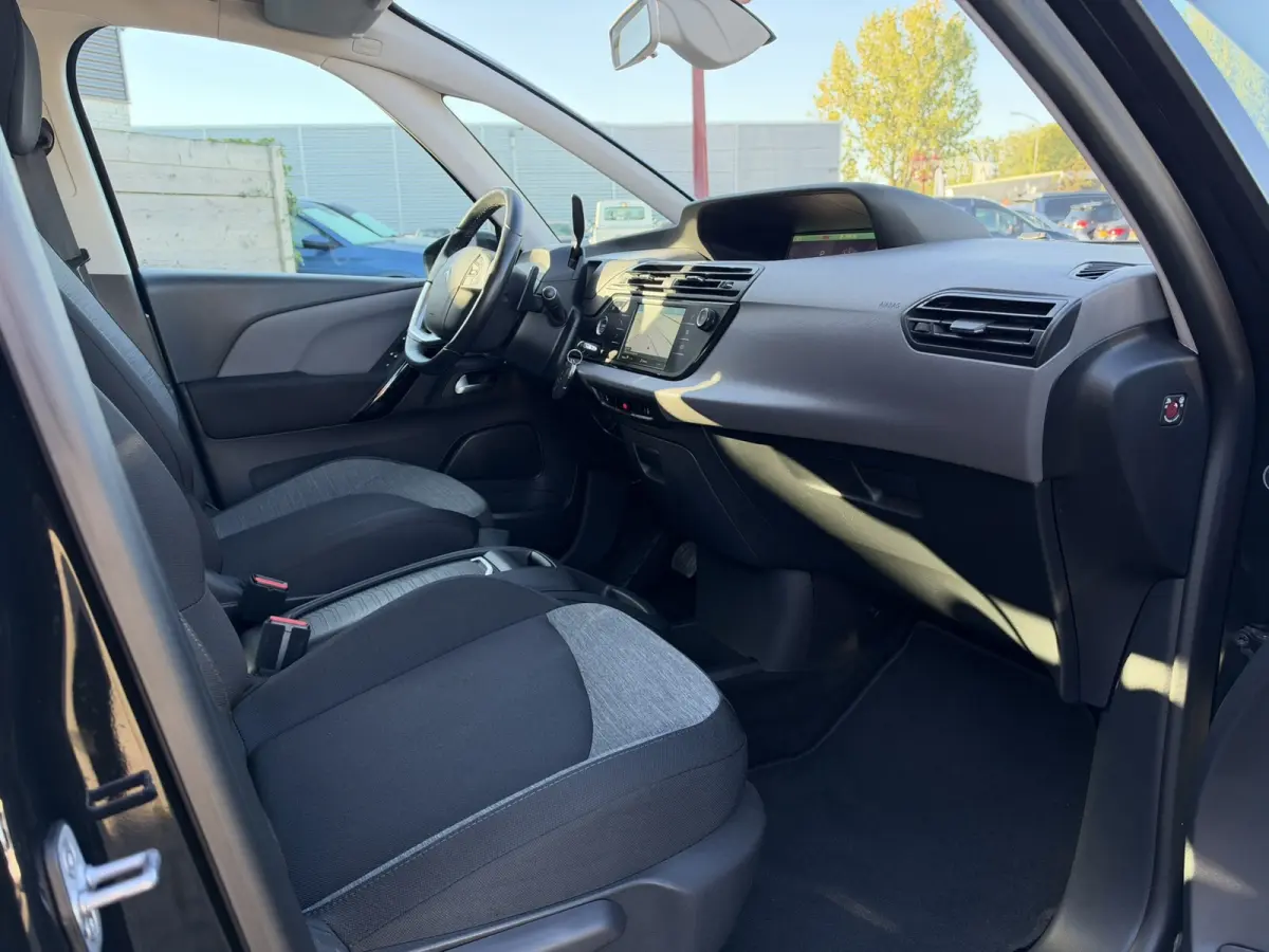 1.2 PureTech Feel | Automaat | Trekhaak | Camera | 7 Pers. | Navigatie