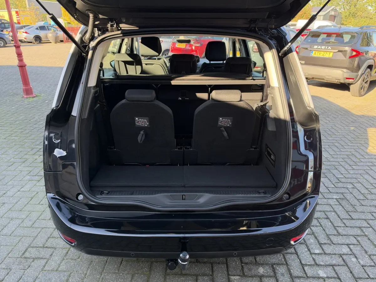 1.2 PureTech Feel | Automaat | Trekhaak | Camera | 7 Pers. | Navigatie