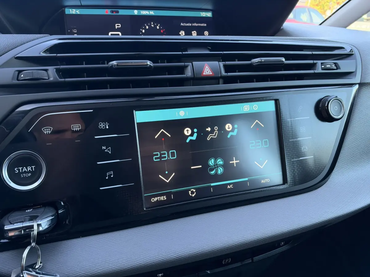 1.2 PureTech Feel | Automaat | Trekhaak | Camera | 7 Pers. | Navigatie