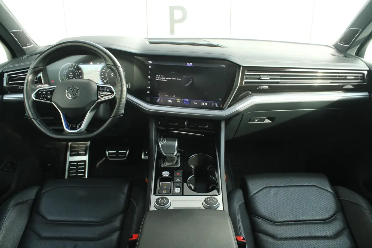 R 3.0 TSI eHybrid 462pk 4MOTION | Panoramadak | Trekhaak Uitklapbaar | Luchtvering | 360 Camera | Head-up