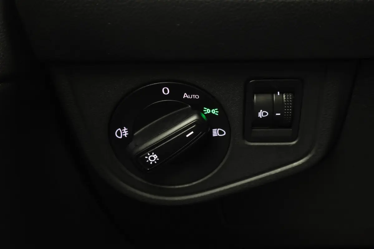 1.0 TSI Life Virtual Cockpit, Airco, ACC, Apple CarPlay, DAB, LED, PDC, Trekhaak, 15"