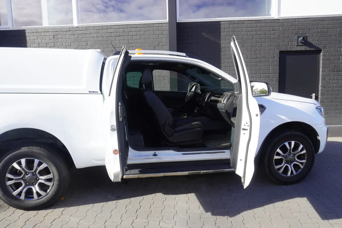 2.0 EcoBlue 213PK AUT. 4X4 3.500KG Wildtrak Supercab - Airco - Navi - Cruise - €22.900,- Excl.