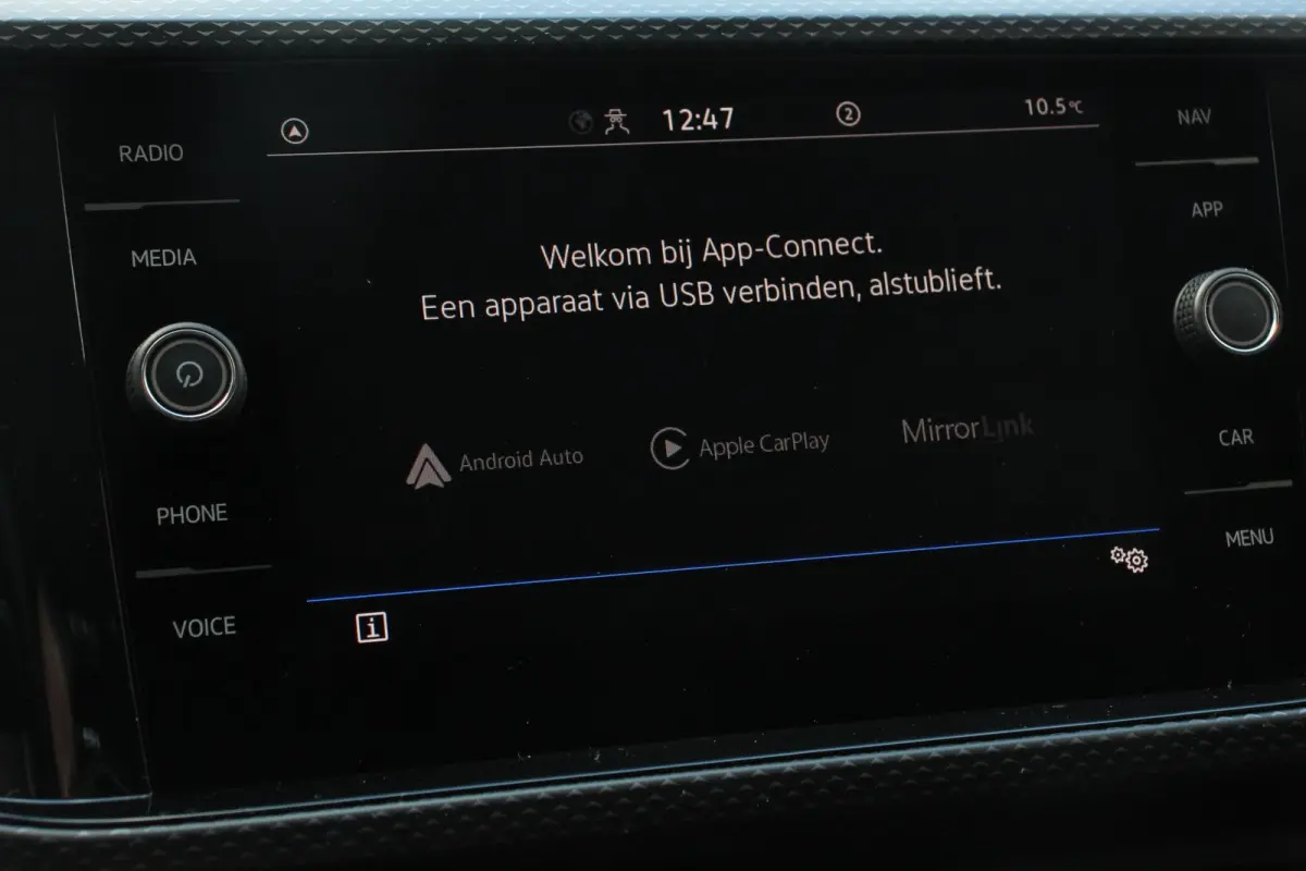 1.0 TSI 110pk DSG Life Navigatie Apple Carplay/Android Auto Adaptieve Cruise Control Camera Parkeersensoren Stoelverwarming Virtual Cockpit Getinte ramen Climatronic Lane Assist