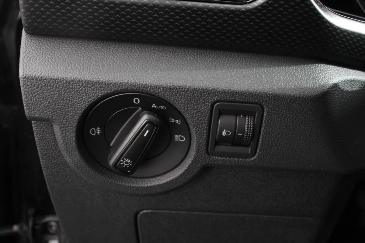 1.0 TSI 110pk DSG Life Navigatie Apple Carplay/Android Auto Adaptieve Cruise Control Camera Parkeersensoren Stoelverwarming Virtual Cockpit Getinte ramen Climatronic Lane Assist