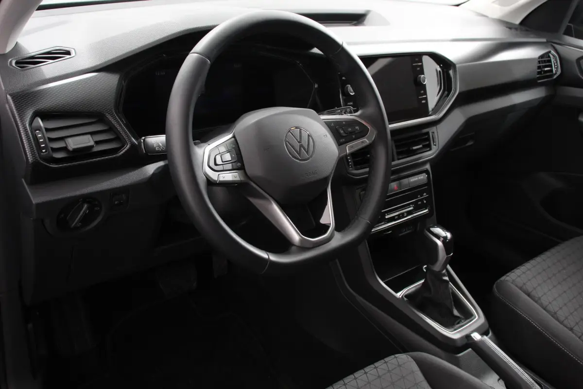 1.0 TSI 110pk DSG Life Navigatie Apple Carplay/Android Auto Adaptieve Cruise Control Camera Parkeersensoren Stoelverwarming Virtual Cockpit Getinte ramen Climatronic Lane Assist