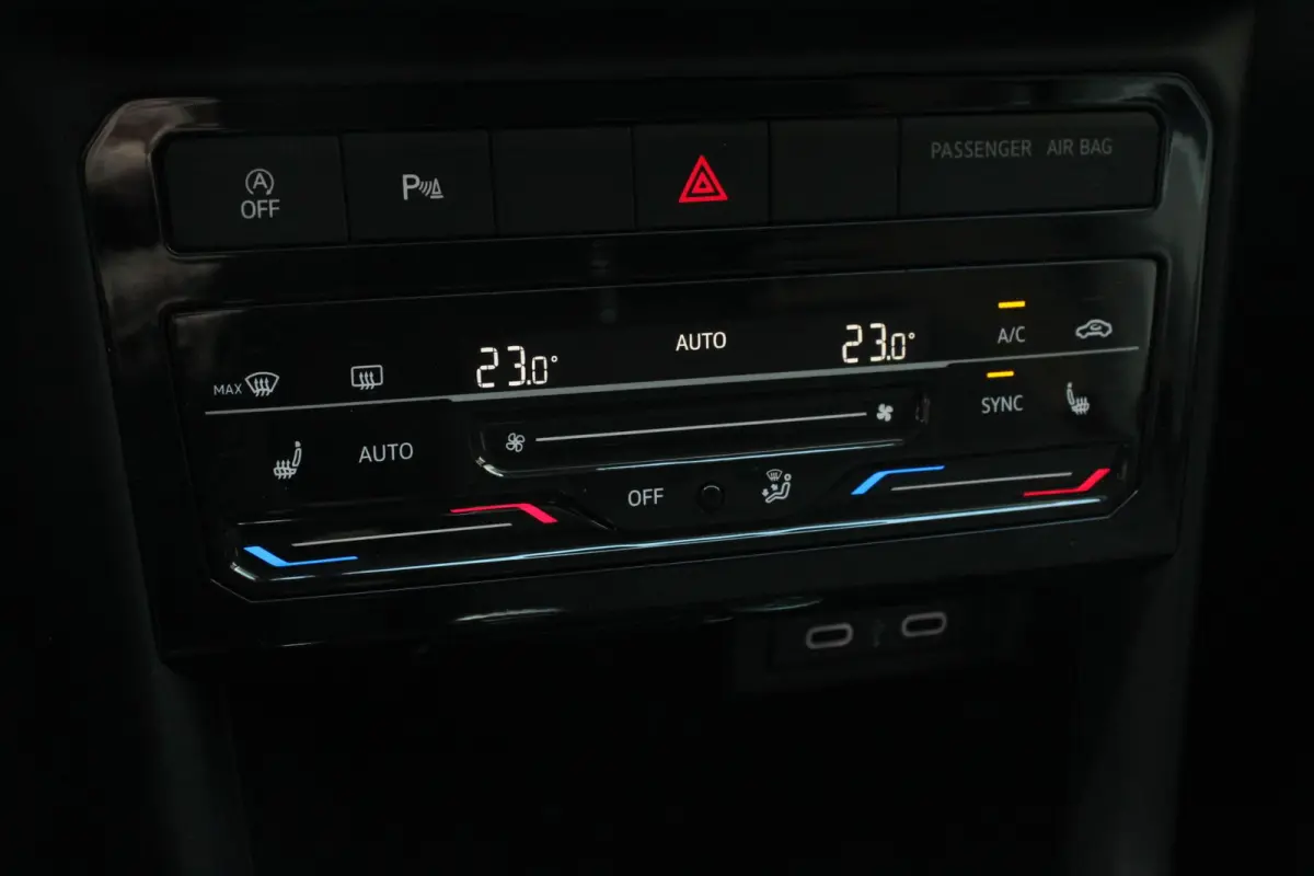 1.0 TSI 110pk DSG Life Navigatie Apple Carplay/Android Auto Adaptieve Cruise Control Camera Parkeersensoren Stoelverwarming Virtual Cockpit Getinte ramen Climatronic Lane Assist