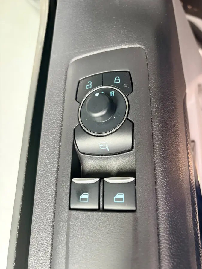 Automaat Sport AWD 4x4 320 2.0 TDCI 170pk L1H1 2xElek.Schuifdeur, Trekhaak, NEDERLANDSE BUS! 1STE EIGENAAR!