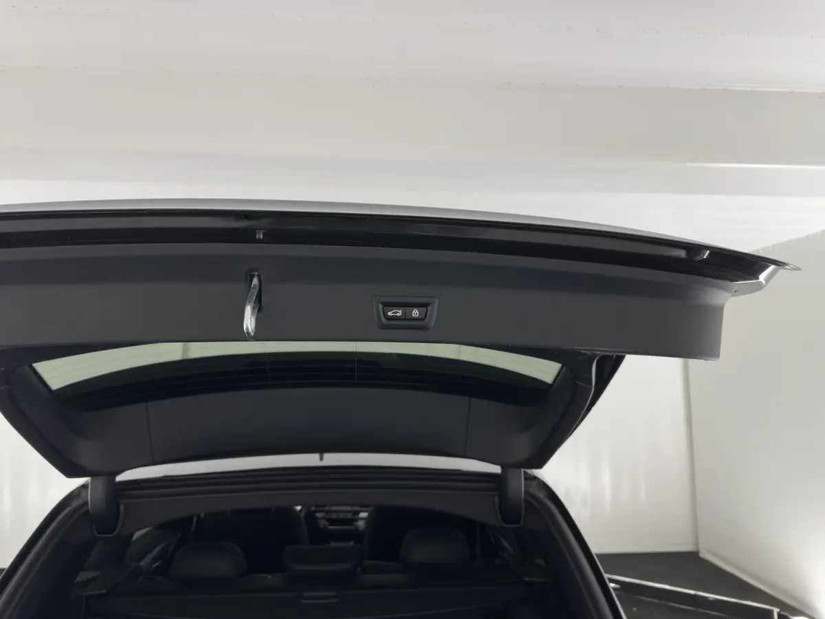 High Executive 80 kWh [3-Fase-11kW] {SoH-100%} (INCL-BTW) Aut. *PANO | LEATHER | HARMAN/KARDON | ADAPTIVE-CRUISE | FULL-LED | BLINDSPOT | MEMORY-PACK | DIGI-COCKPIT | HEATED-SPORTSEATS | KEY