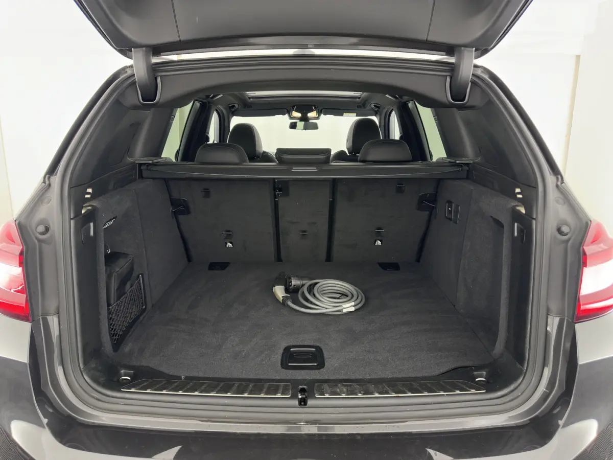 High Executive 80 kWh [3-Fase-11kW] {SoH-100%} (INCL-BTW) Aut. *PANO | LEATHER | HARMAN/KARDON | ADAPTIVE-CRUISE | FULL-LED | BLINDSPOT | MEMORY-PACK | DIGI-COCKPIT | HEATED-SPORTSEATS | KEY