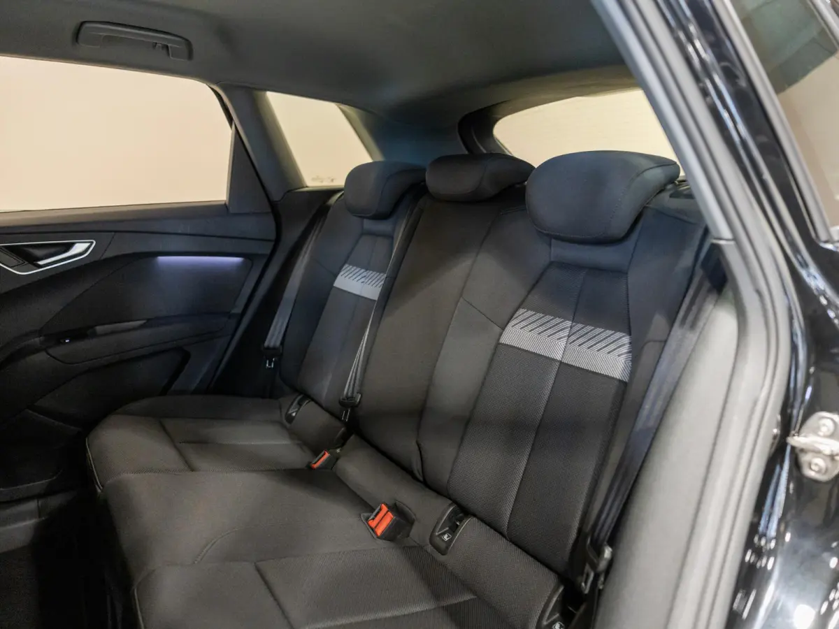 40 Launch edition Advanced 77 kWh SOH 93% / 204pk / Sportstoelen / Stoelverwarming /