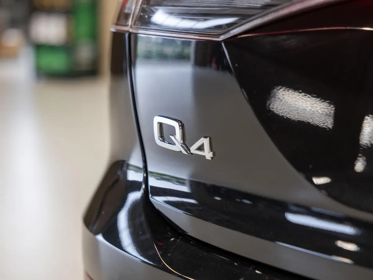 40 Launch edition Advanced 77 kWh SOH 93% / 204pk / Sportstoelen / Stoelverwarming /