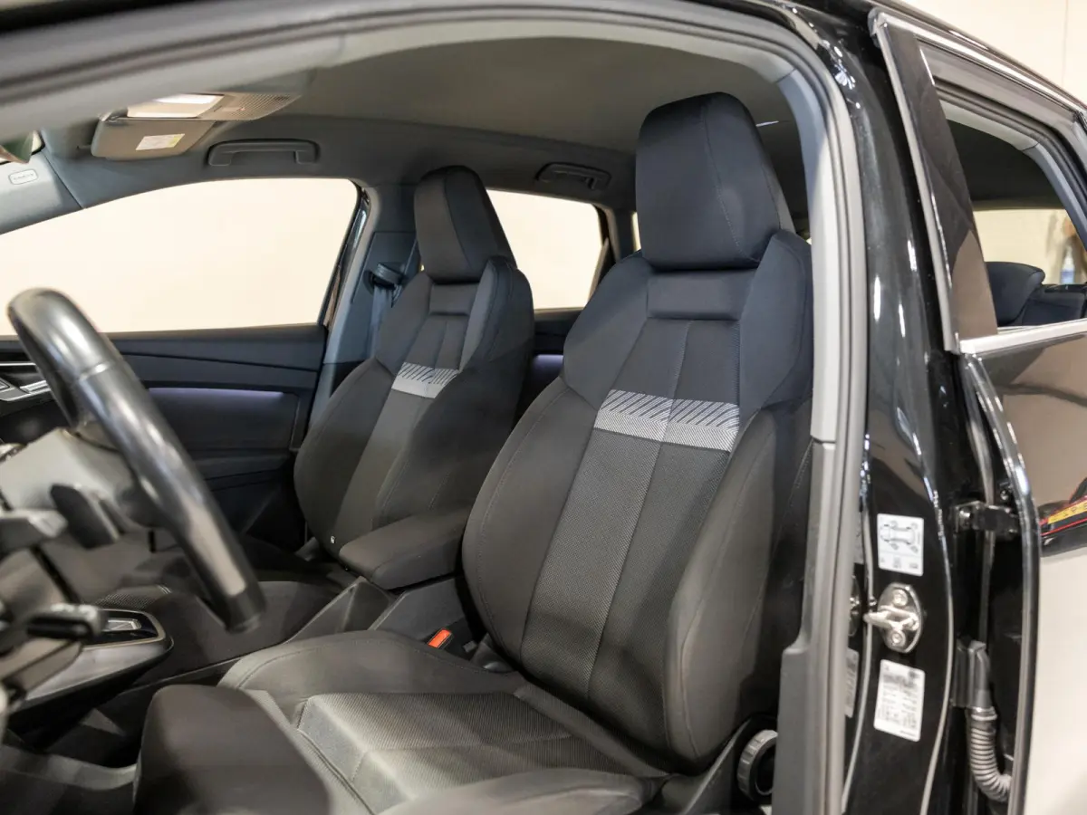 40 Launch edition Advanced 77 kWh SOH 93% / 204pk / Sportstoelen / Stoelverwarming /