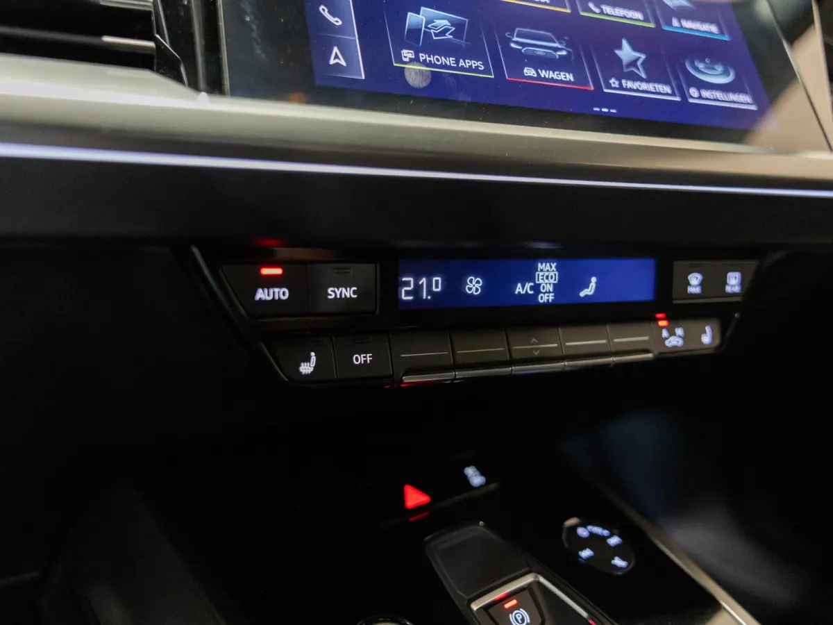 40 Launch edition Advanced 77 kWh SOH 93% / 204pk / Sportstoelen / Stoelverwarming /