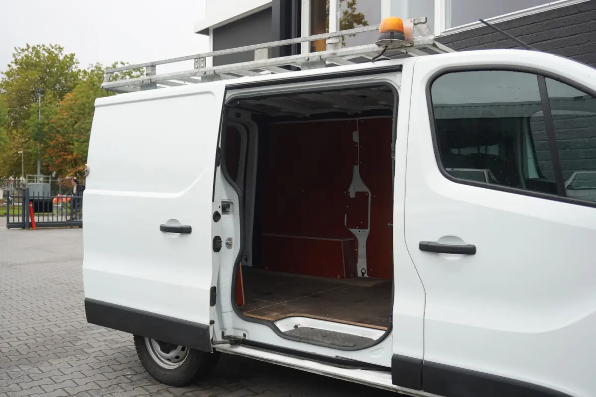 2.0 Blue dCi 130PK EURO 6 - Airco - Navi - Cruise - €16.900,- Excl.