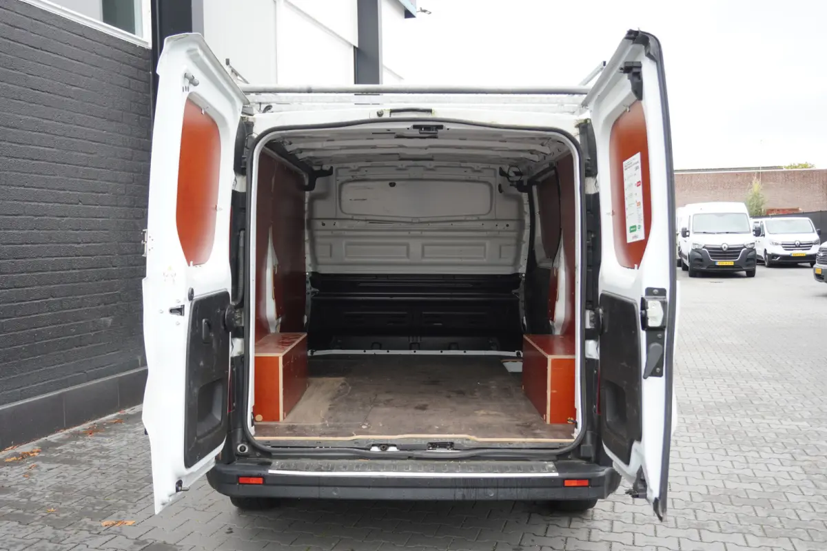 2.0 Blue dCi 130PK EURO 6 - Airco - Navi - Cruise - €16.900,- Excl.