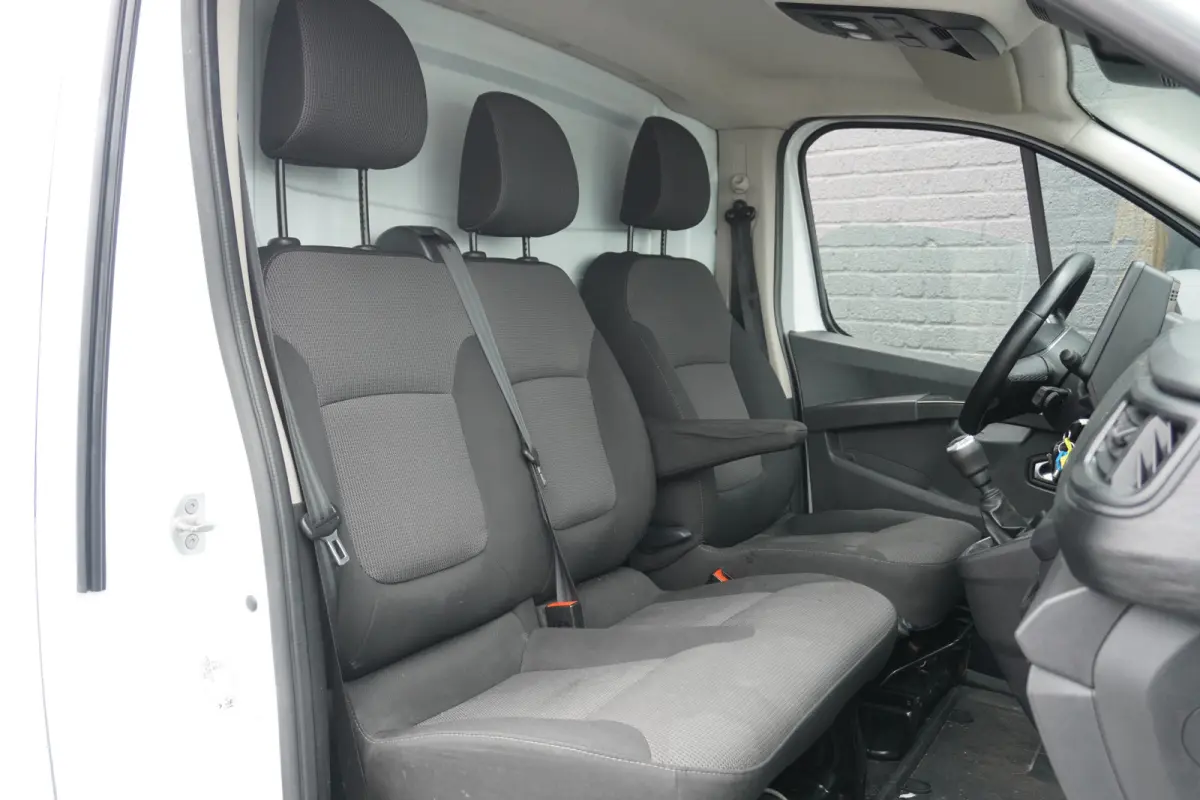 2.0 Blue dCi 130PK EURO 6 - Airco - Navi - Cruise - €16.900,- Excl.