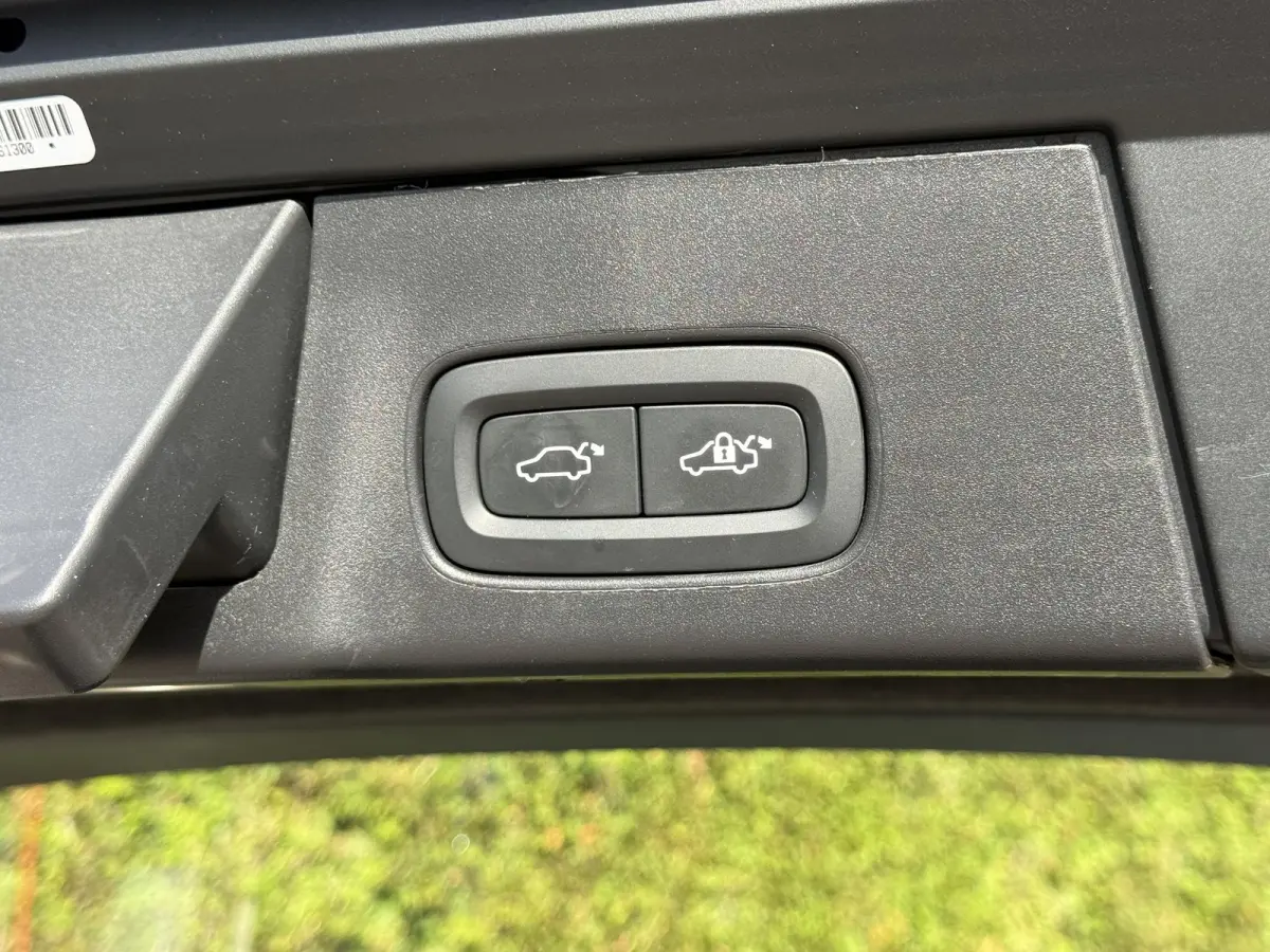 T8 Plug-in hybrid AWD Ultra Dark