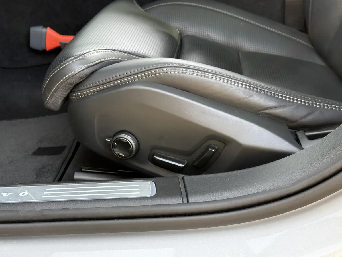 T8 Plug-in hybrid AWD Ultra Dark