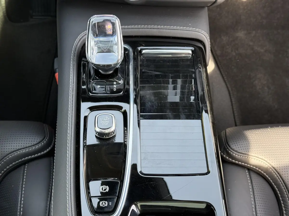 T8 Plug-in hybrid AWD Ultra Dark