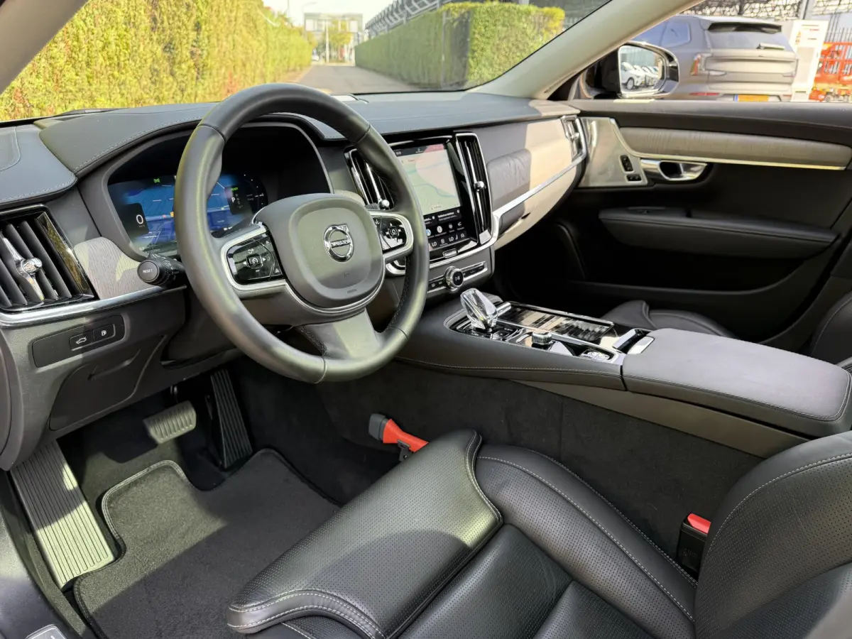 T8 Plug-in hybrid AWD Ultra Dark