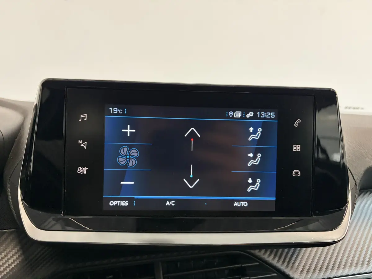 1.2 PureTech 101pk Active Pack Navigatie Apple Carplay/Android Auto Parkeersensoren achter Cruise Control Ledverlichting Climate Control