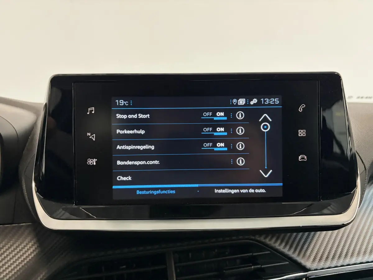 1.2 PureTech 101pk Active Pack Navigatie Apple Carplay/Android Auto Parkeersensoren achter Cruise Control Ledverlichting Climate Control