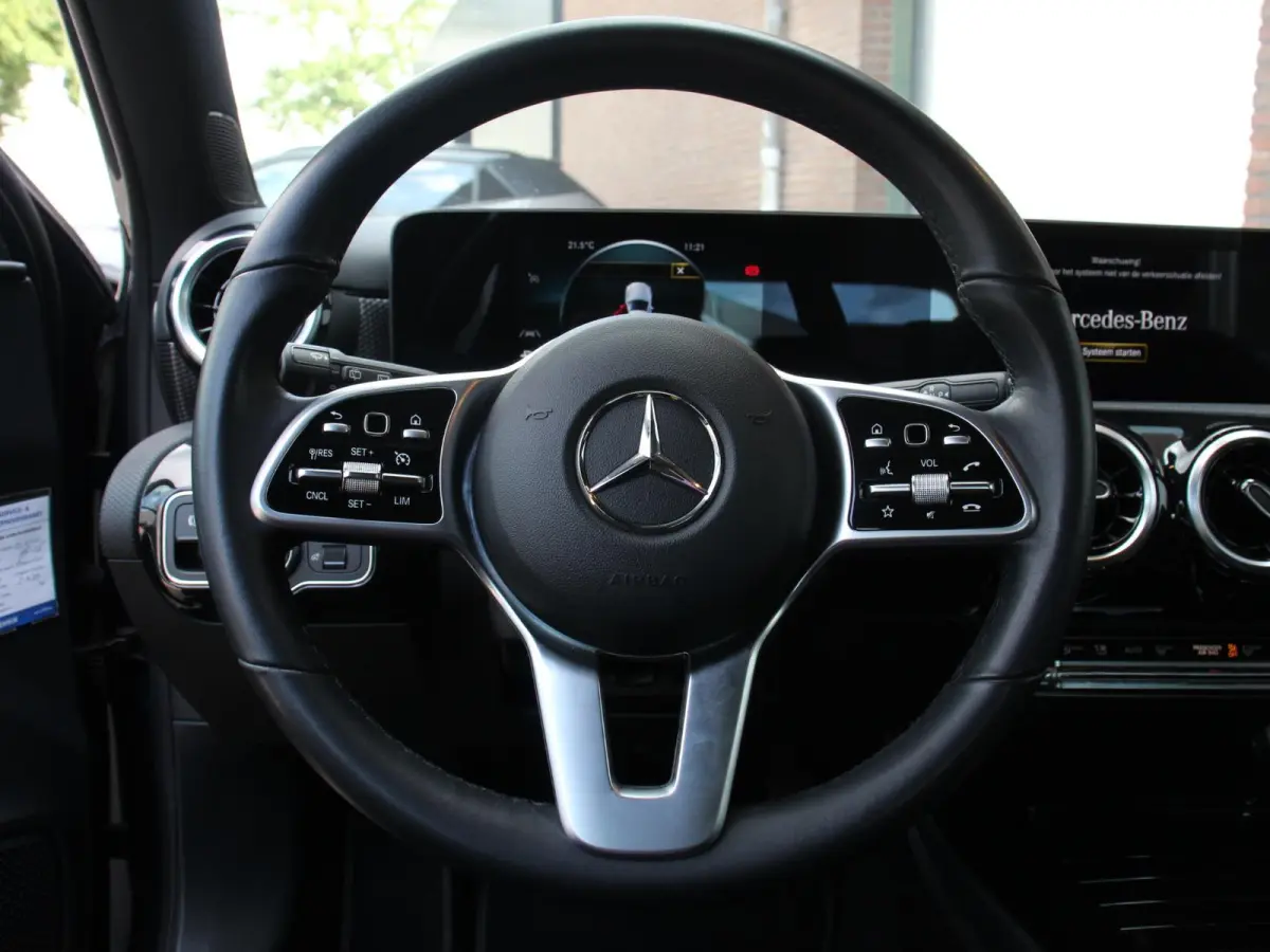 200 163pk DCT Progressive Navigatie Parkeersensoren Camera Cruise Control Stoelverwarming Ledverlichting Climate Control
