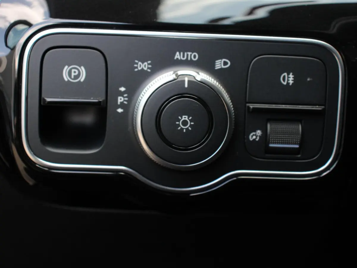 200 163pk DCT Progressive Navigatie Parkeersensoren Camera Cruise Control Stoelverwarming Ledverlichting Climate Control