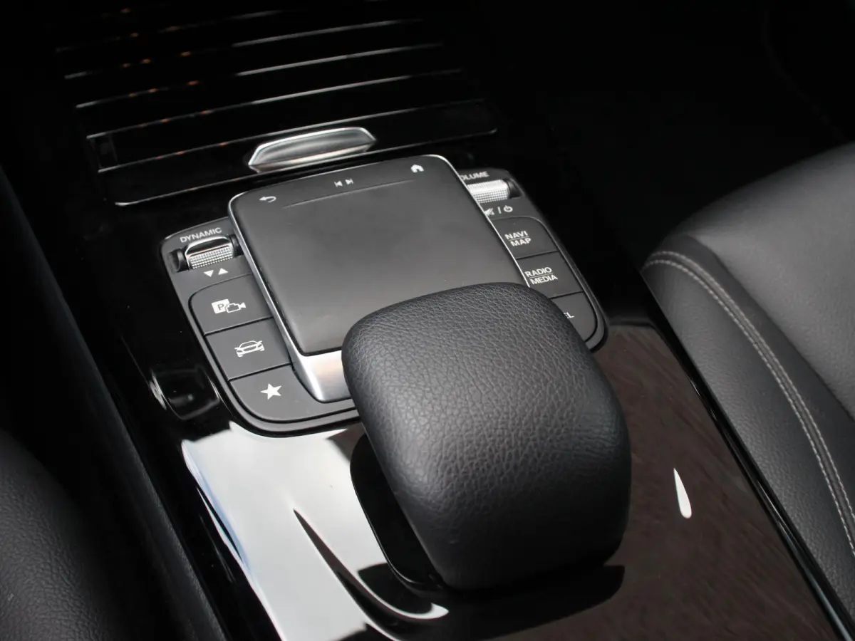 200 163pk DCT Progressive Navigatie Parkeersensoren Camera Cruise Control Stoelverwarming Ledverlichting Climate Control
