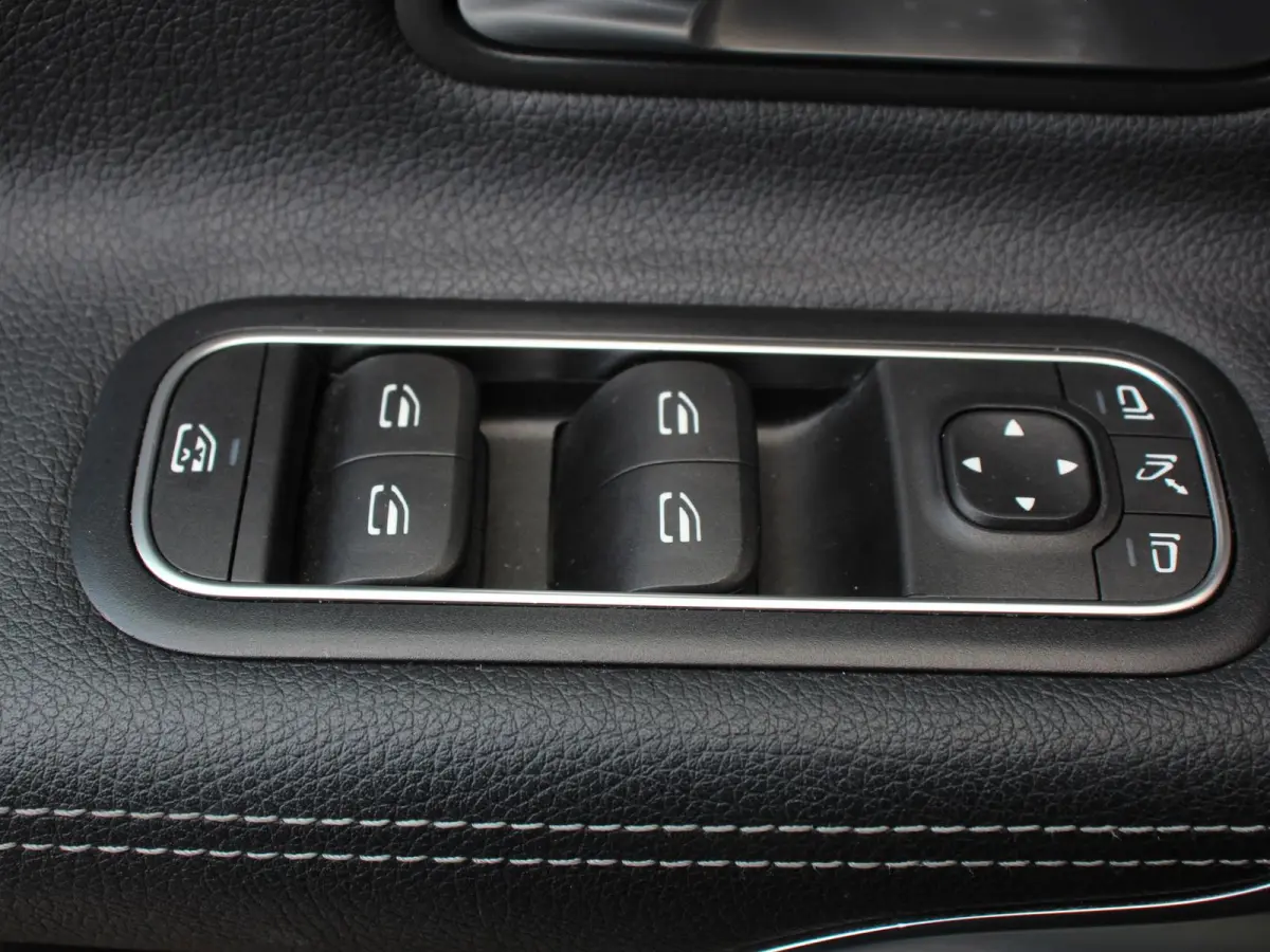 200 163pk DCT Progressive Navigatie Parkeersensoren Camera Cruise Control Stoelverwarming Ledverlichting Climate Control