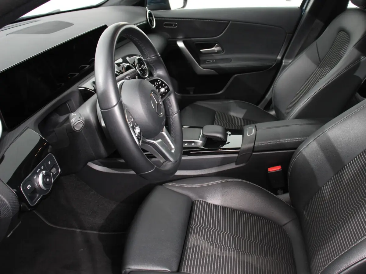 200 163pk DCT Progressive Navigatie Parkeersensoren Camera Cruise Control Stoelverwarming Ledverlichting Climate Control