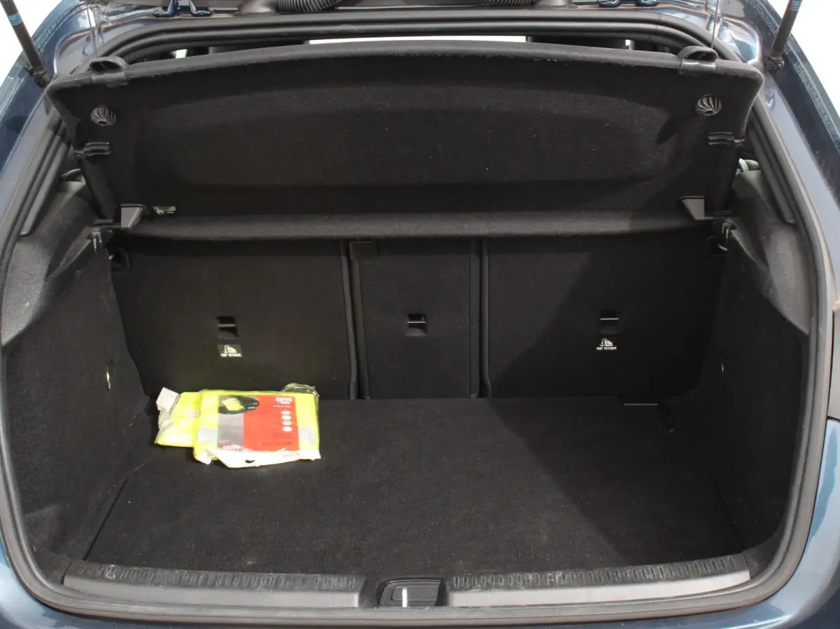 200 163pk DCT Progressive Navigatie Parkeersensoren Camera Cruise Control Stoelverwarming Ledverlichting Climate Control