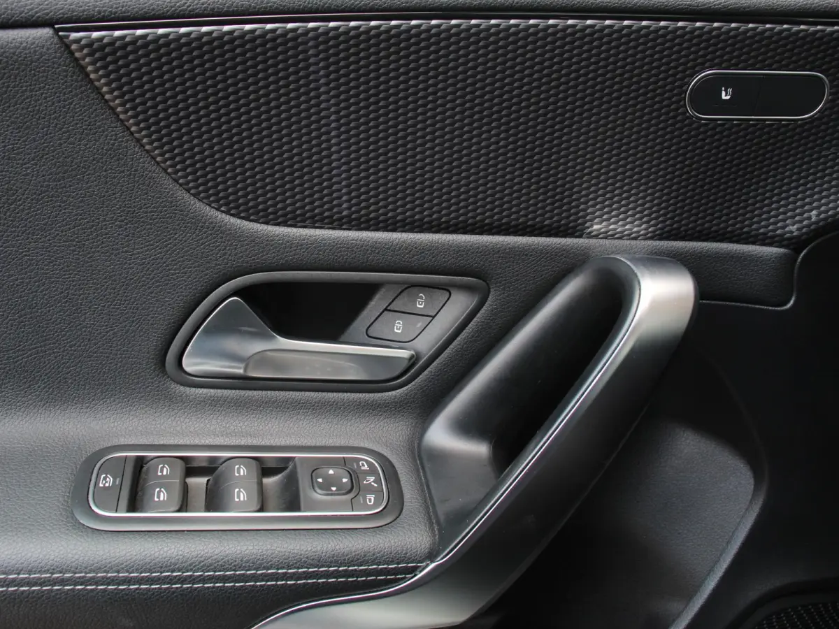 200 163pk DCT Progressive Navigatie Parkeersensoren Camera Cruise Control Stoelverwarming Ledverlichting Climate Control