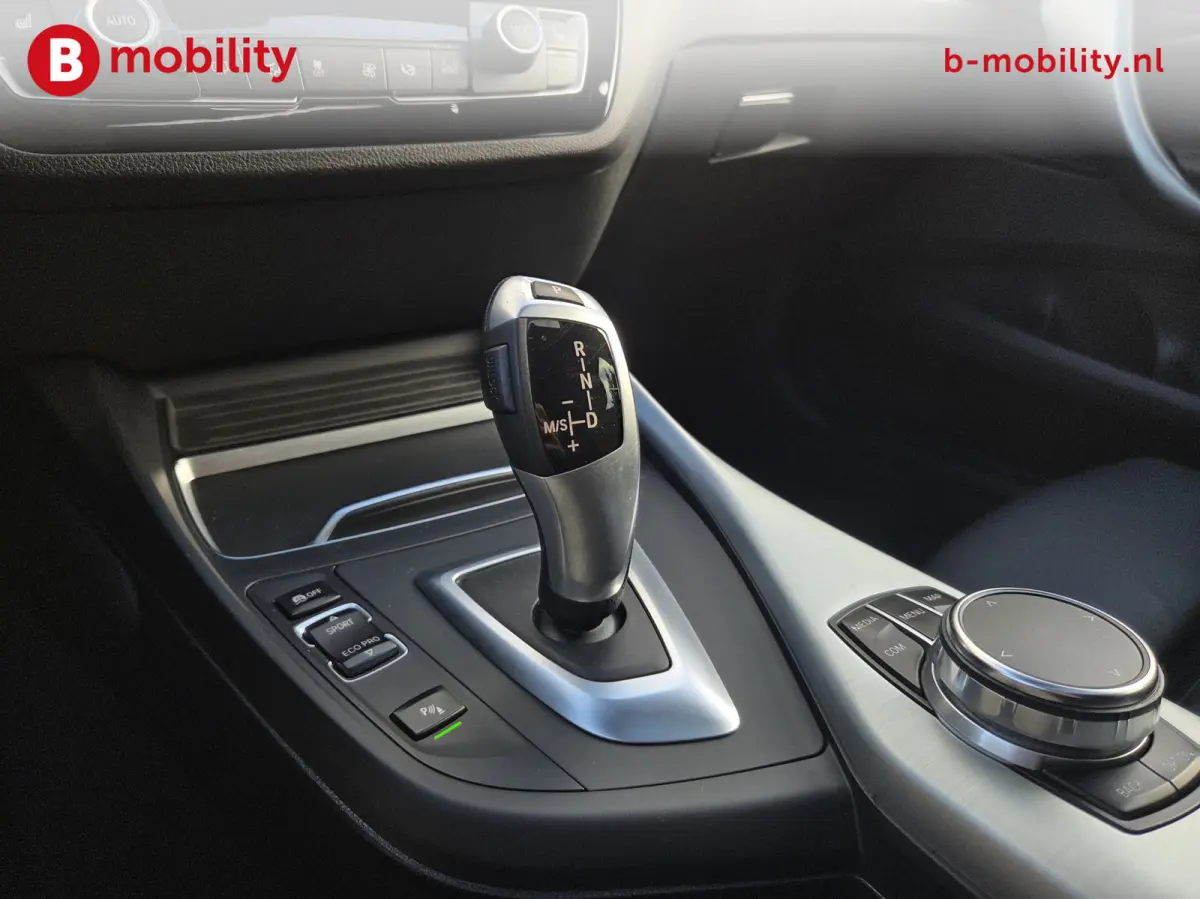 118i High Executive M-Sport Schuif/Kanteldak NL Auto! | Achteruitrijcamera | DAB | Hifi | Apple CarPlay | Leer