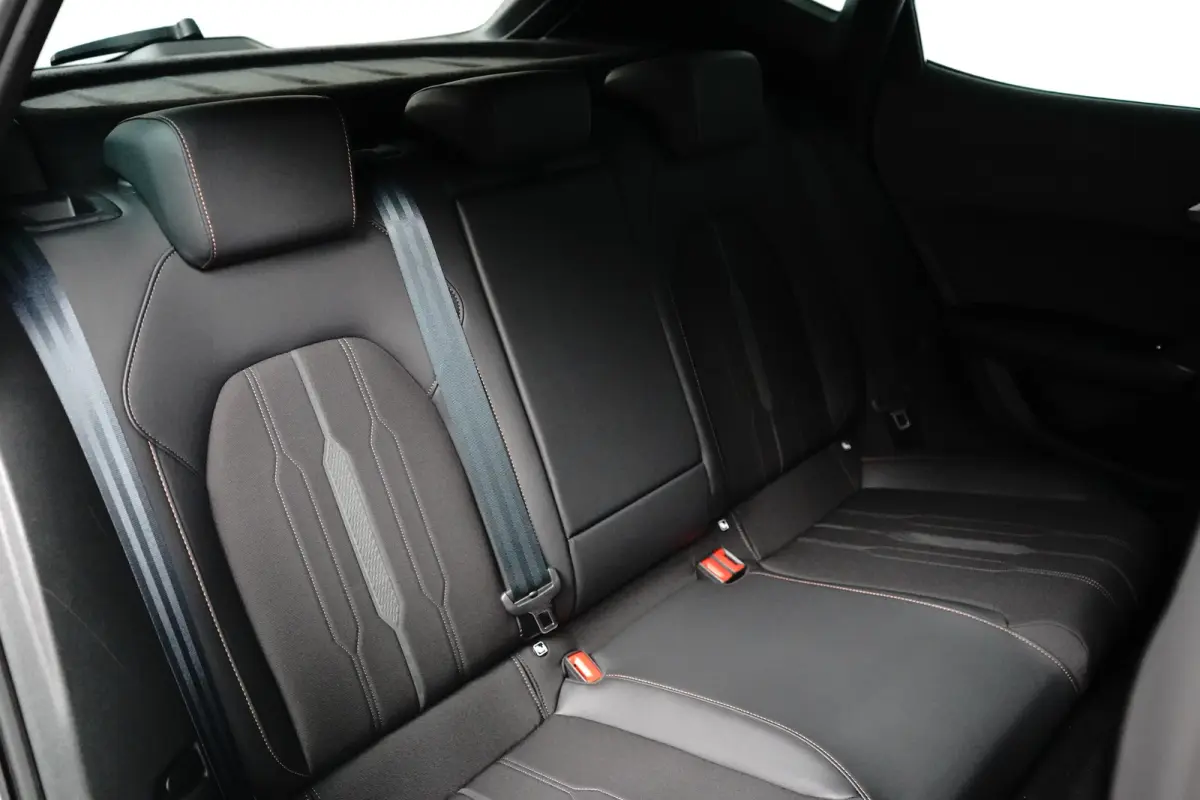 1.4 e-Hybrid Business l Elekt. Stoel incl Memory l Panoramadak l 19" l Navigatie l Half Leder l Stoelverwarming l