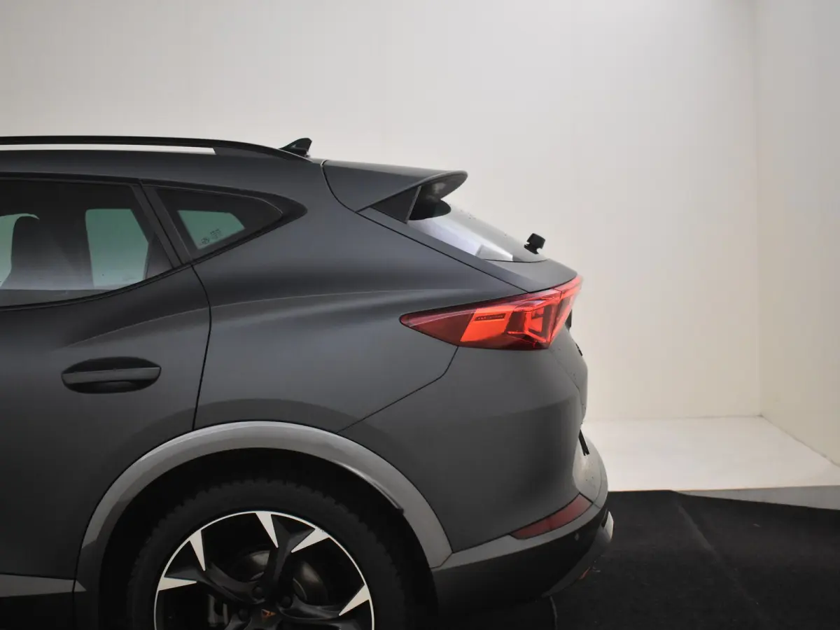 1.4 e-Hybrid Business l Elekt. Stoel incl Memory l Panoramadak l 19" l Navigatie l Half Leder l Stoelverwarming l