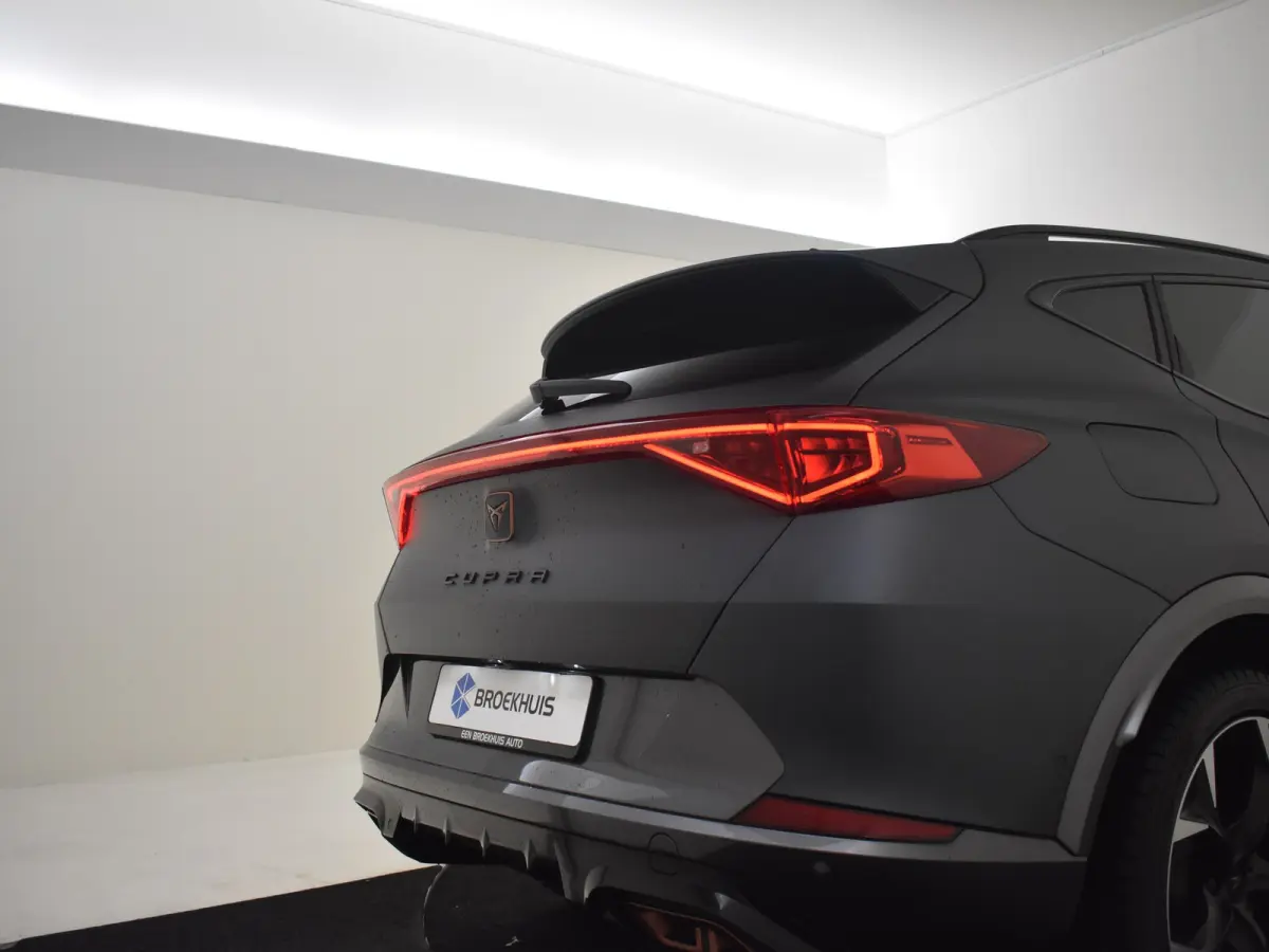 1.4 e-Hybrid Business l Elekt. Stoel incl Memory l Panoramadak l 19" l Navigatie l Half Leder l Stoelverwarming l