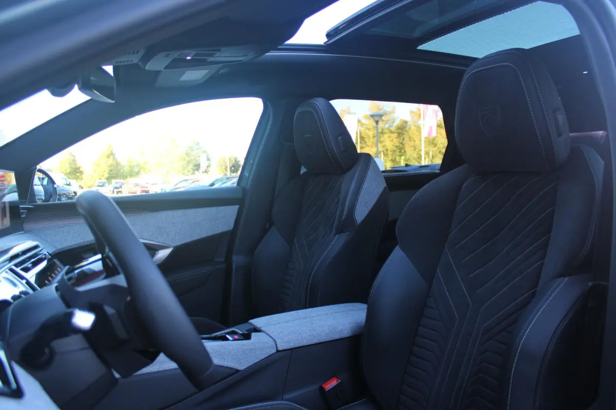 1.2 Hybrid 145PK AUTOMAAT GT 7p | PANORAMISCH SCHUIFDAK PACK | 360° VISION & DRIVE ASSIST PLUS PACK: (360° CAMERA, BUITENSPIEGELS MET KANTELFUNCTIE, DRIVE ASSIST 2.0, DRAADLOZE TELEFOONLAD