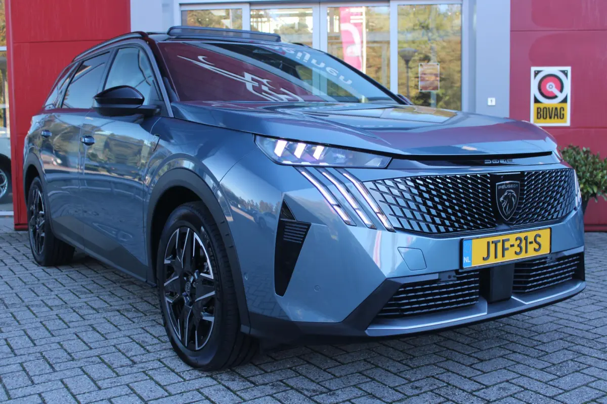 1.2 Hybrid 145PK AUTOMAAT GT 7p | PANORAMISCH SCHUIFDAK PACK | 360° VISION & DRIVE ASSIST PLUS PACK: (360° CAMERA, BUITENSPIEGELS MET KANTELFUNCTIE, DRIVE ASSIST 2.0, DRAADLOZE TELEFOONLAD