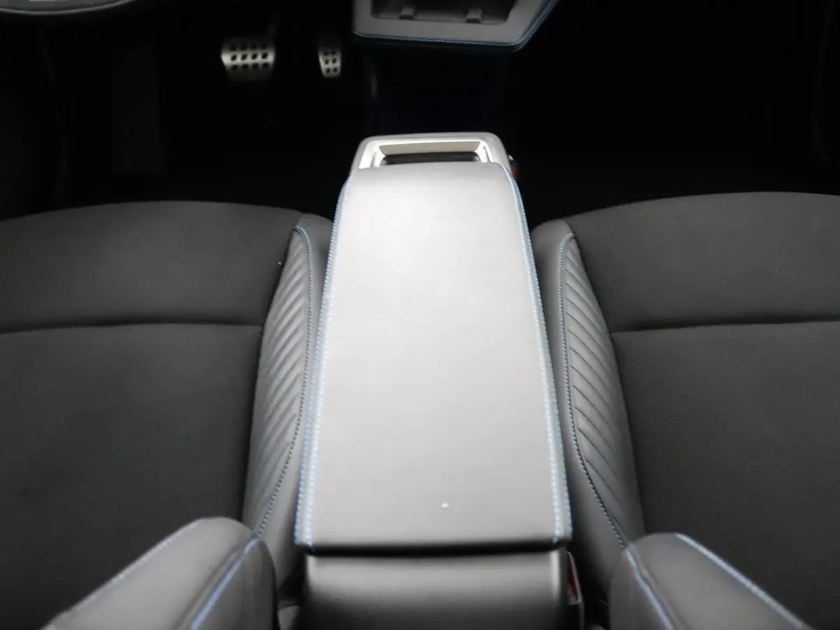 esprit Alpine 220 pk long range | Panoramadak | Harman Kardon | pack advanced driving assist & augmented vision |