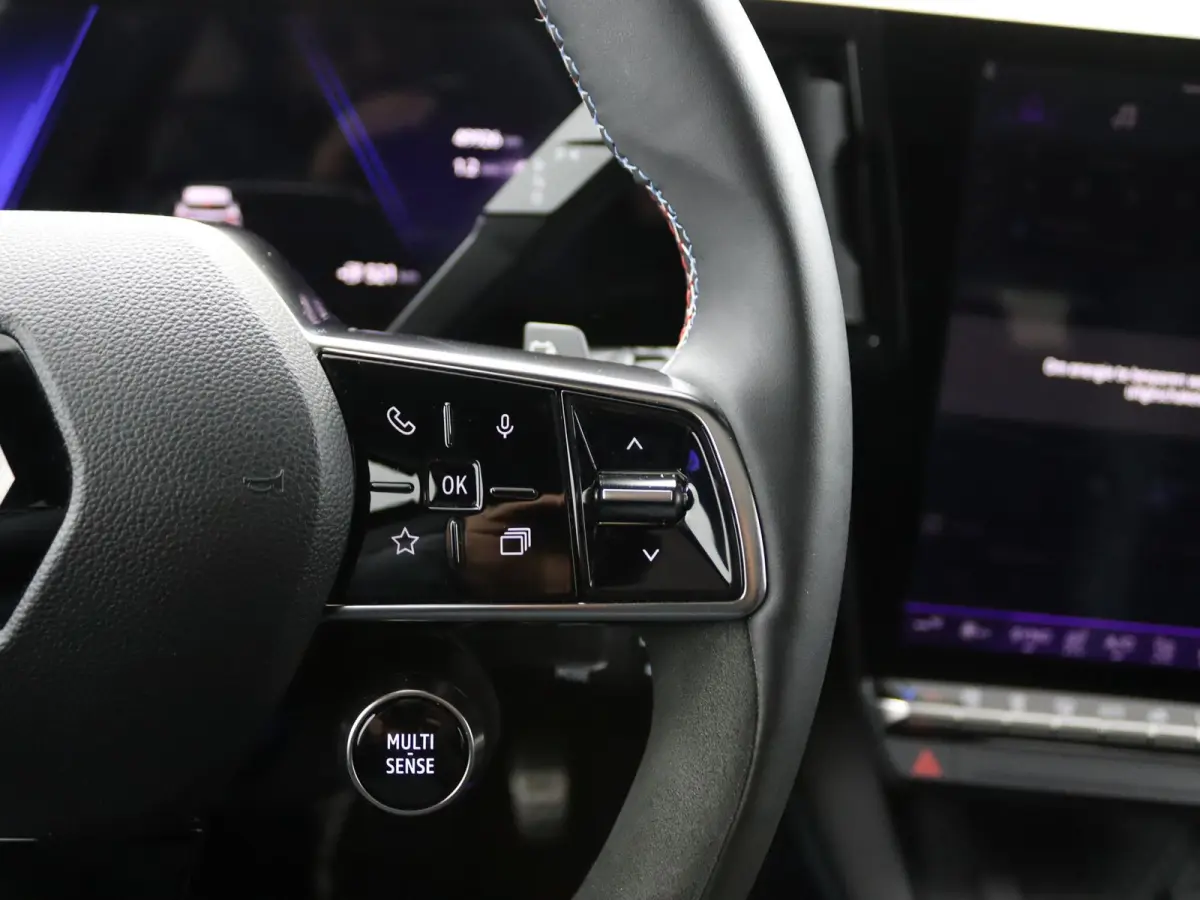 esprit Alpine 220 pk long range | Panoramadak | Harman Kardon | pack advanced driving assist & augmented vision |