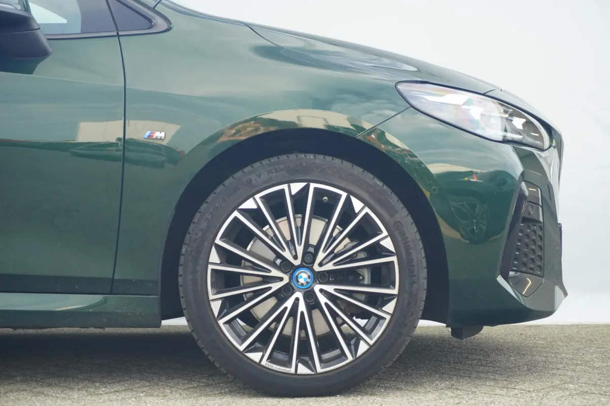 230e xDrive M Sport | Trekhaak | Harman Kardon | Elektrische Stoelen | Head-up | 360 Camera's | Driving Assistant Professional