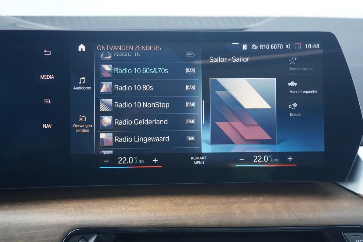 230e xDrive M Sport | Trekhaak | Harman Kardon | Elektrische Stoelen | Head-up | 360 Camera's | Driving Assistant Professional