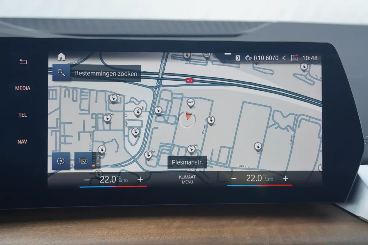 230e xDrive M Sport | Trekhaak | Harman Kardon | Elektrische Stoelen | Head-up | 360 Camera's | Driving Assistant Professional