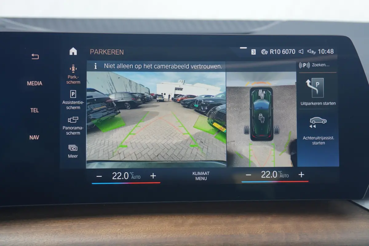 230e xDrive M Sport | Trekhaak | Harman Kardon | Elektrische Stoelen | Head-up | 360 Camera's | Driving Assistant Professional