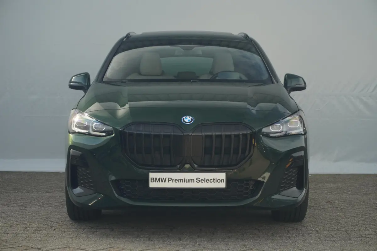 230e xDrive M Sport | Trekhaak | Harman Kardon | Elektrische Stoelen | Head-up | 360 Camera's | Driving Assistant Professional