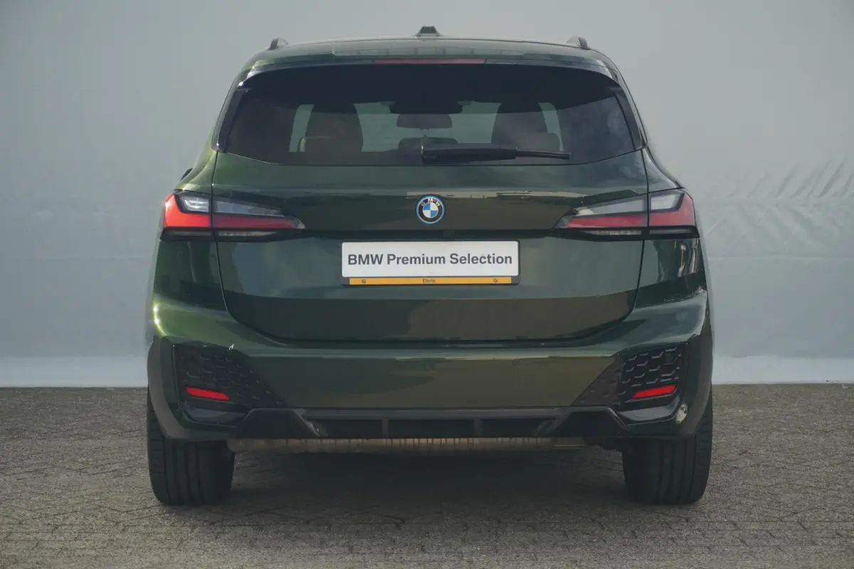 230e xDrive M Sport | Trekhaak | Harman Kardon | Elektrische Stoelen | Head-up | 360 Camera's | Driving Assistant Professional