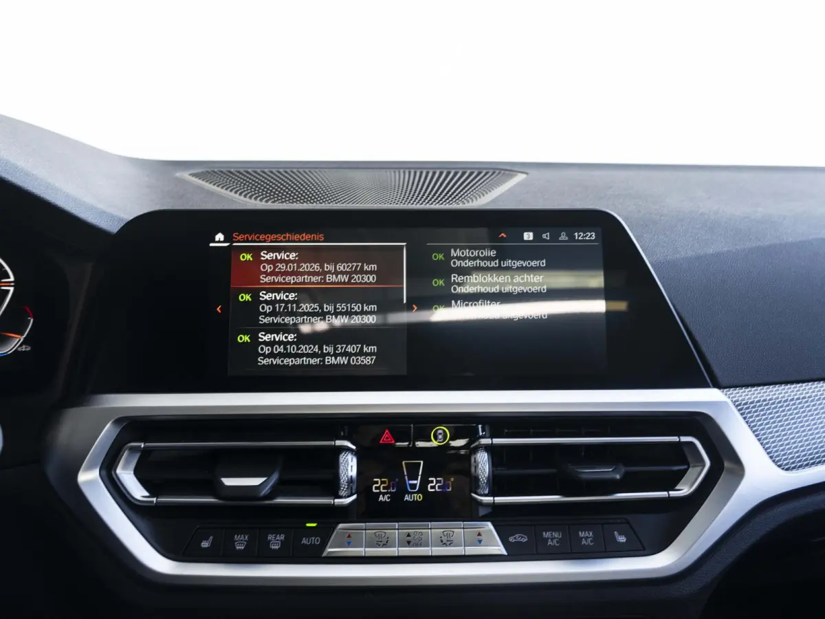 318i | M Sportpakket | 19 inch | Sportstoelen | Cruise Control | M Sportonderstel | Executive Edition