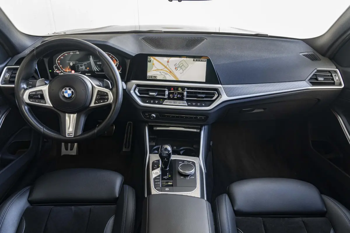 318i | M Sportpakket | 19 inch | Sportstoelen | Cruise Control | M Sportonderstel | Executive Edition