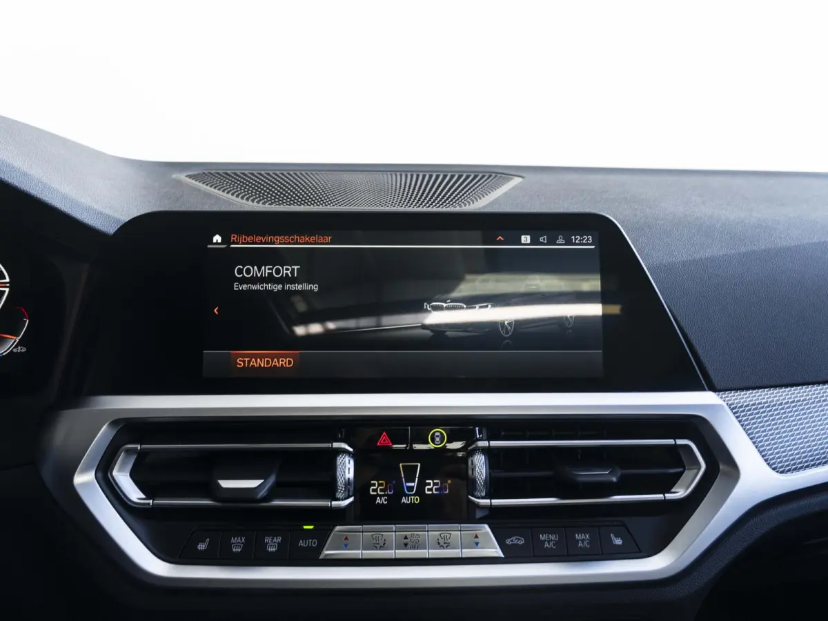 318i | M Sportpakket | 19 inch | Sportstoelen | Cruise Control | M Sportonderstel | Executive Edition